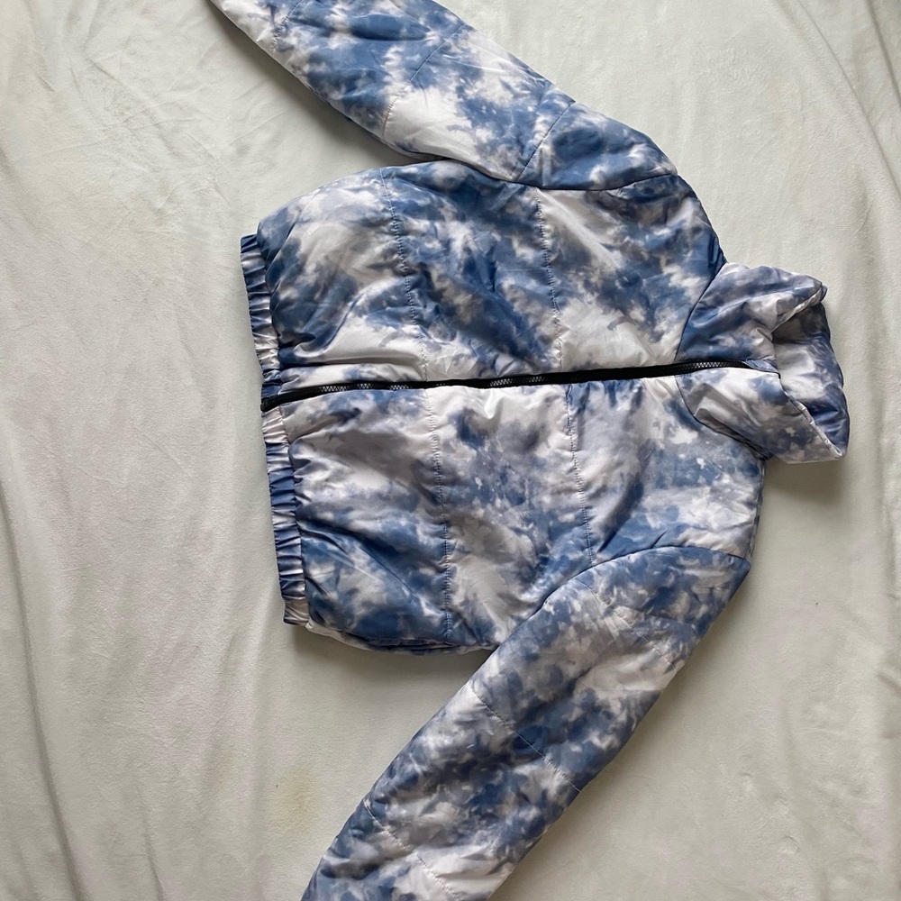 white and blue Wild Fable watercolor cloud puffer coat - Picture 5 of 8